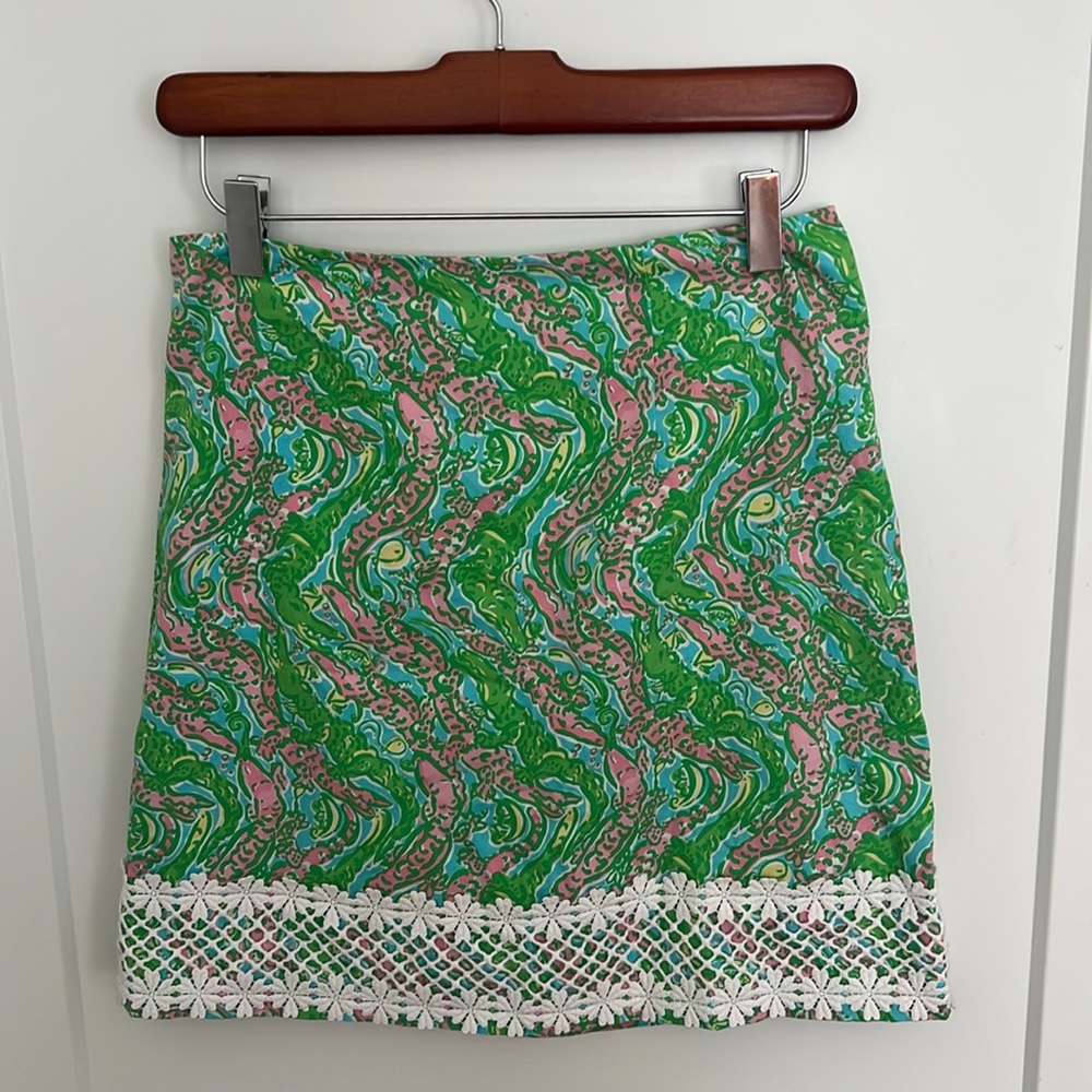 Lilly Pulitzer skirt chomp chomp print size 0 great condition